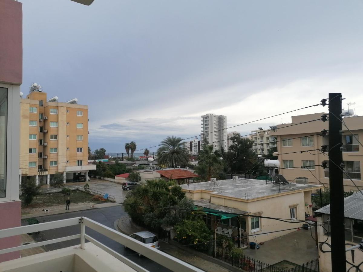 Family Apartment In Mackezie ラルナカ エクステリア 写真